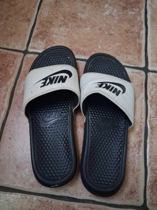 Chanclas Nike Blancas y Negras