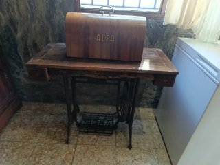 Maquina coser antigua SIGMA con mueble de madera