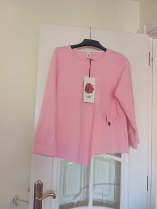 Camiseta rosa marca 158C