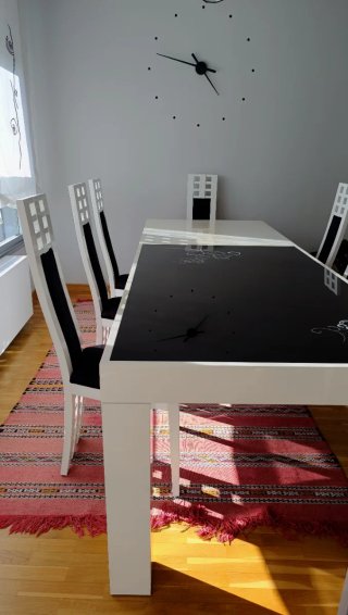 Mesa de Comedor y 4 Sillas Blanco y Negro