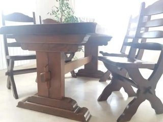 Mesa de Madera Maciza y 4 Sillas