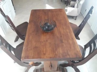 Mesa de Madera Maciza y 4 Sillas