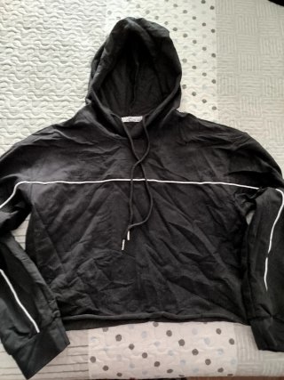 Sudadera Negra con Capucha
