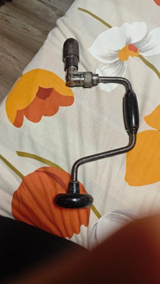 Taladro manual berbiquí
