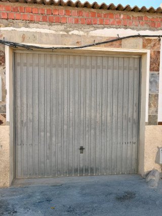 Puerta de Garaje Basculante Metálica