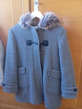 Trenca Gris Zara con Capucha de Pelo