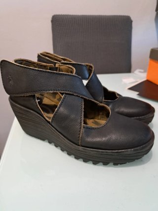 Zapatos cuña Fly London negro Talla 38