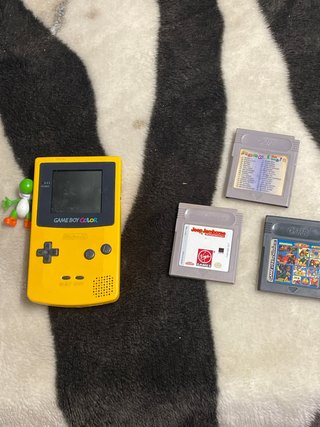 Consola Game Boy Color Amarilla + 3 Juegos
