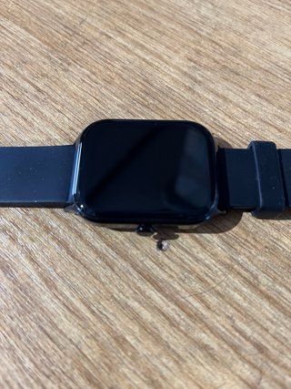Reloj inteligente negro.