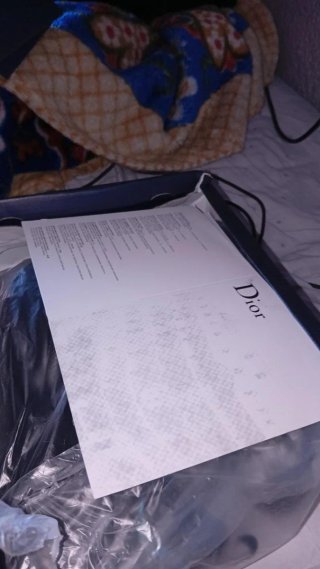 Caja y documentación Dior