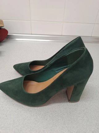 Zapatos de salón Marypaz verde oscuro de ante