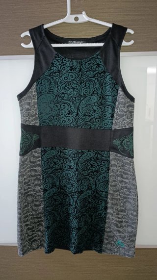 Vestido Koröshi gris y verde