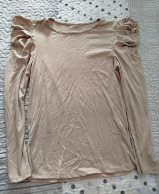 Camiseta Beige con Mangas Abullonadas