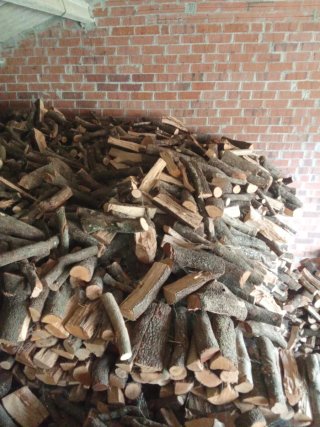 Leña para chimenea o barbacoa