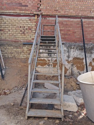 Escalera de hierro exterior