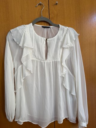 Blusa Zara S Volantes botón dorado