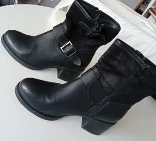 Botines de ante y piel  negros