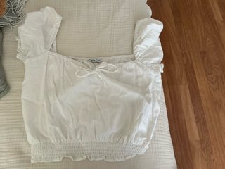 Top blanco escote cuadrado lazo