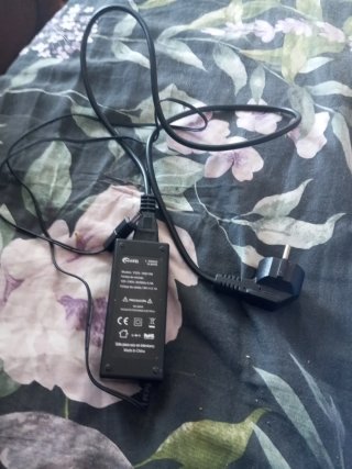 Adaptador de corriente Nimo de tv  LG con diseño c
