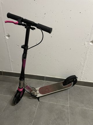 Patinete Decathlon rosa y negro