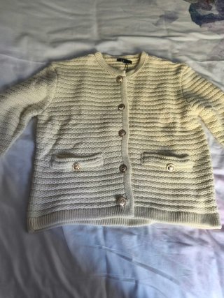 Chaqueta de punto tono crudo