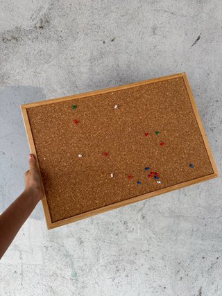 Tablero de Corcho con Marco de Madera