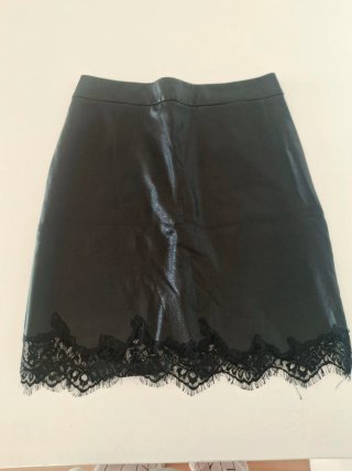 Falda mini de cuero Guess con encaje