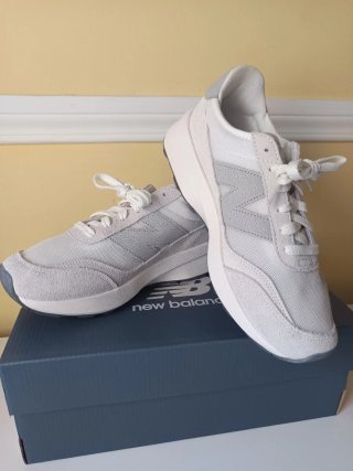 Zapatillas New Balance Gris y Blanco