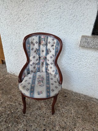 Butaca Antigua de Madera y Tela