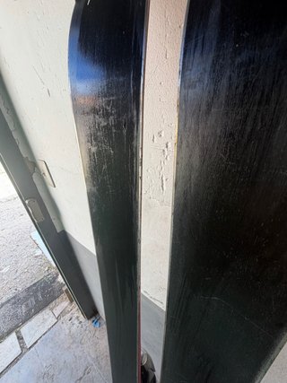Esquís Völkl AX2 con fijaciones y bastones