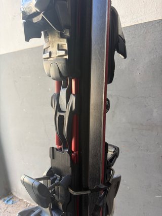 Esquís Völkl AX2 con fijaciones y bastones