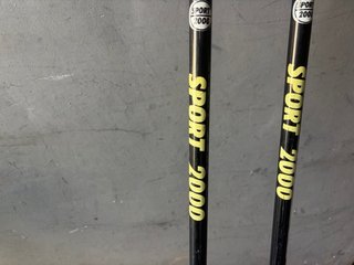 Esquís Völkl AX2 con fijaciones y bastones