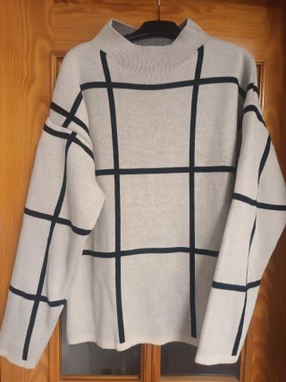 Jersey beige con cuadros negros