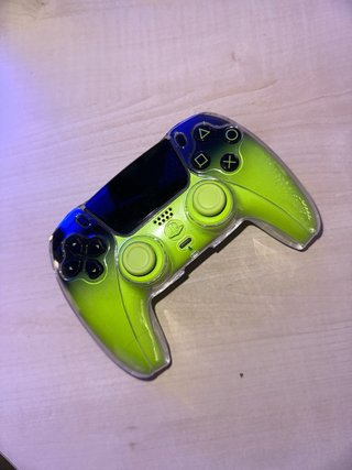 PlayStation 5 Slim 1TB + 2 mandos