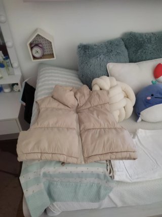 Chaleco acolchado beige Stradivarius
