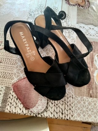 Sandalias tacón Mary Paz negras talla 37