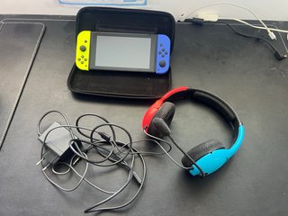 Lote Nintendo Switch con cascos