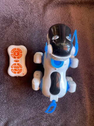 Perro electrónico de juguete con mando