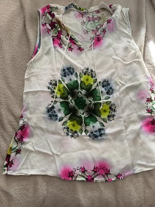 Blusa sin mangas estampada