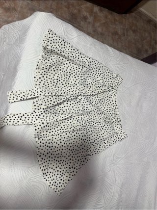 Falda corta lunares blanco y negro