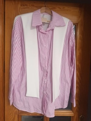 Blusa de rayas rosa y blanca