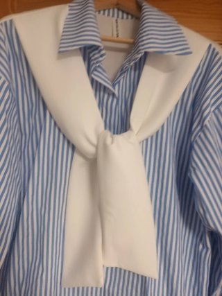 Blusa de rayas rosa y blanca