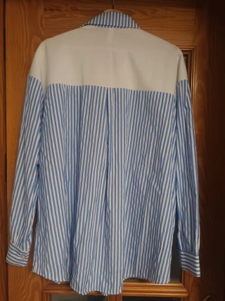 Blusa de rayas rosa y blanca