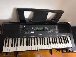 Teclado Yamaha PSR-E373 Completo más accesorios