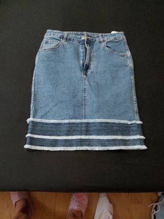 Falda vaquera midi con flecos