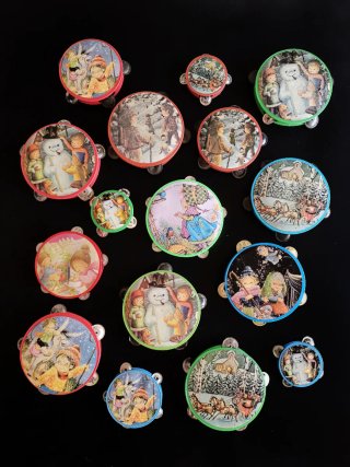 Colección de panderetas navideñas antiguas
