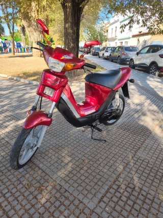 Suzuki Susi Roja Scooter