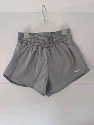 Pantalón deportivo Nike gris