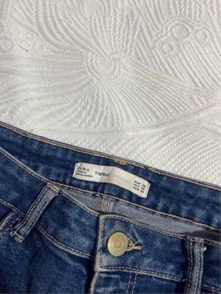 Pantalón corto vaquero desgastado
