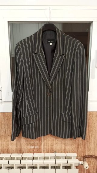 Chaqueta de rayas negra